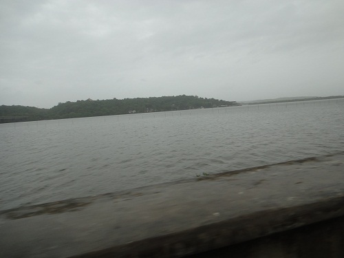 Island in river, monsoon